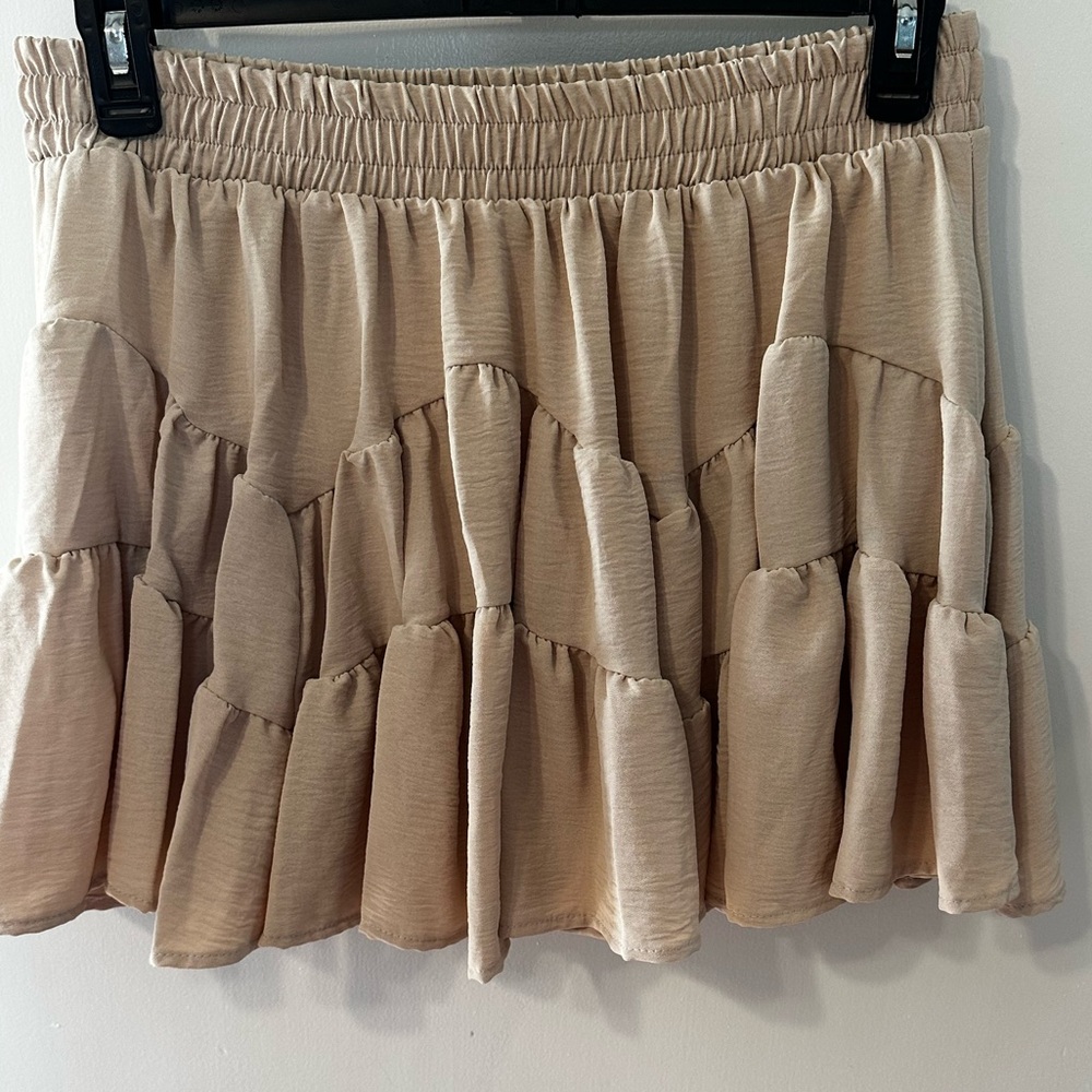 Elegant Tan Tiered Skort